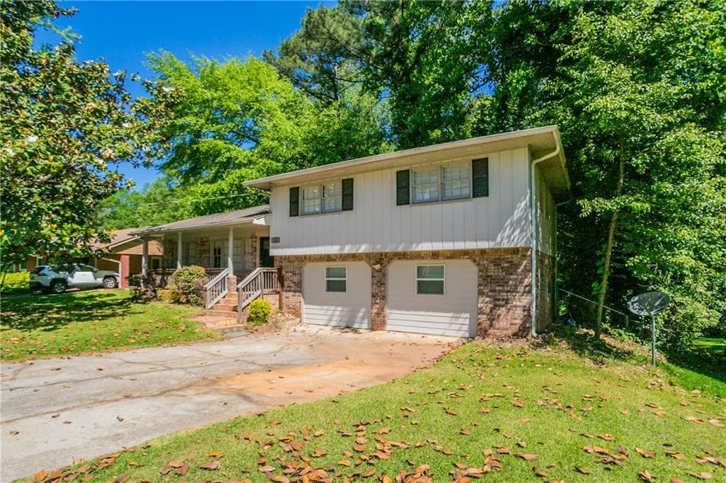 3 bedroom, 2 bathroom, 2,439 sq ft single family residence for sale at 802 San Miguel Drive, Stone Mountain, GA 30083 — photo 2