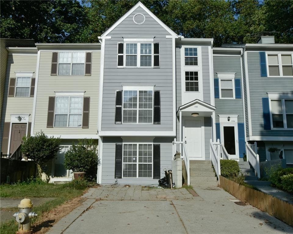 3 bedroom, 3 bathroom, 1,496 sq ft townhouse sold at 3752 Jamestown Court, Atlanta, GA 30340