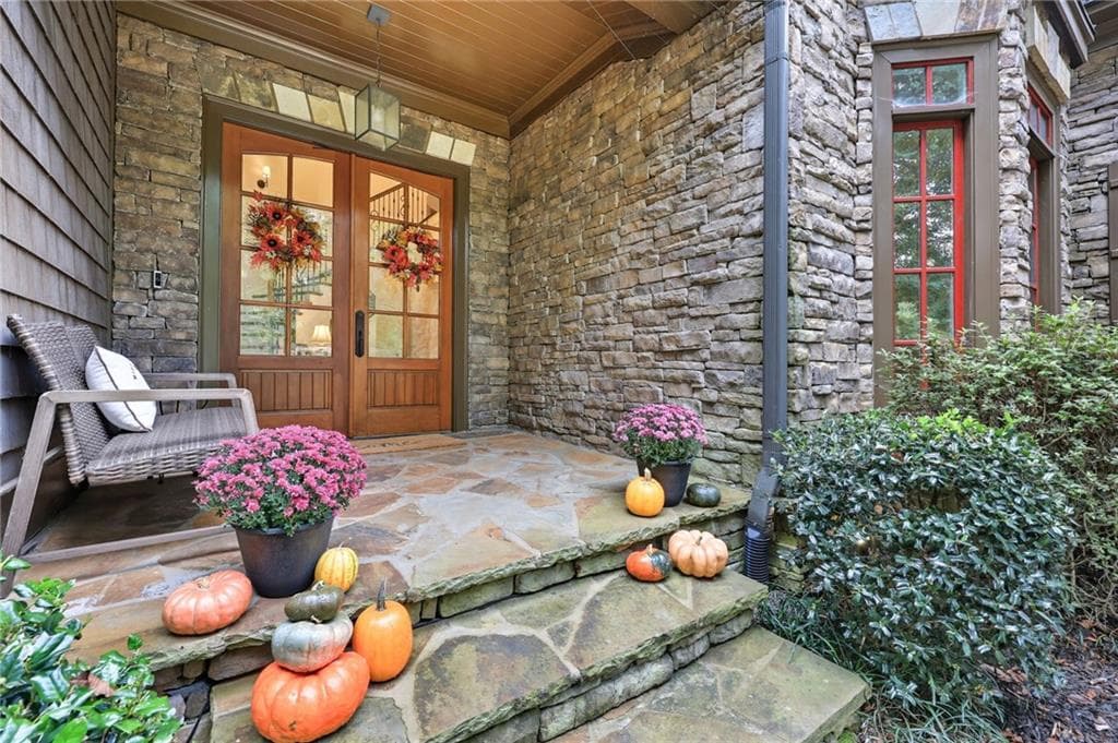 5 bedroom, 7 bathroom, 7,341 sq ft single family residence for sale at 6105 Grand Marina Circle, Gainesville, GA 30506 — photo 4