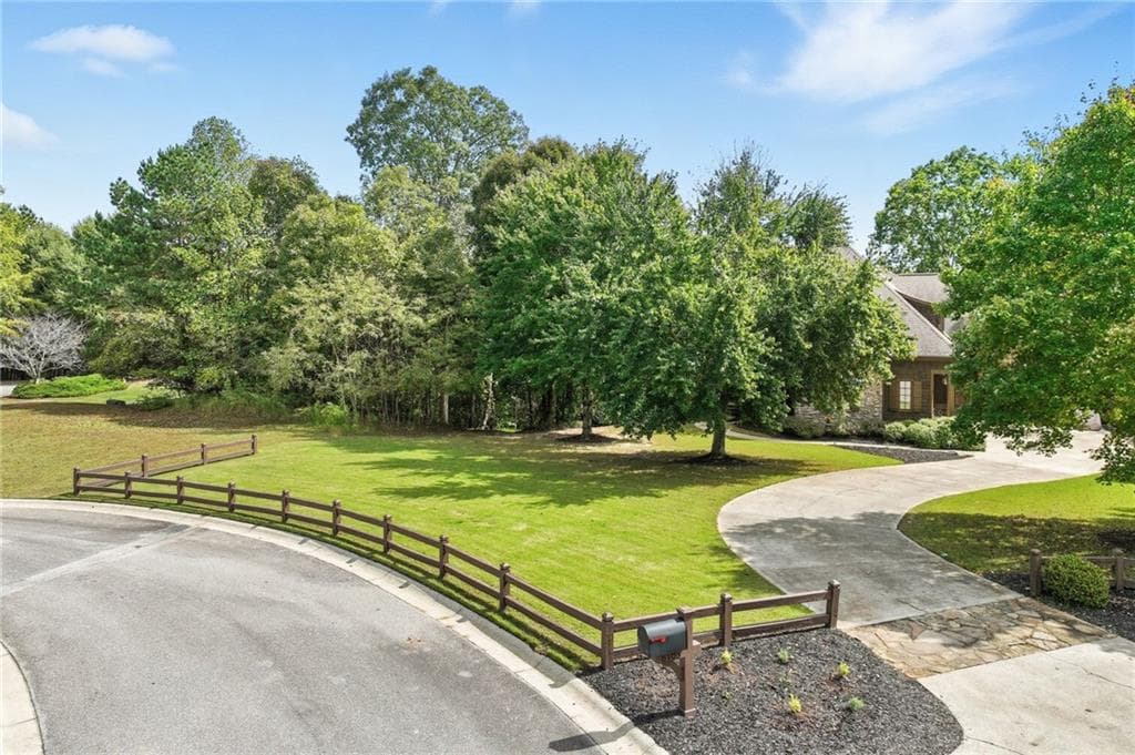 5 bedroom, 7 bathroom, 7,341 sq ft single family residence for sale at 6105 Grand Marina Circle, Gainesville, GA 30506 — photo 7