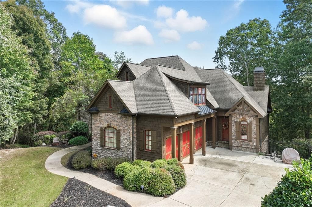 5 bedroom, 7 bathroom, 7,341 sq ft single family residence for sale at 6105 Grand Marina Circle, Gainesville, GA 30506 — photo 8