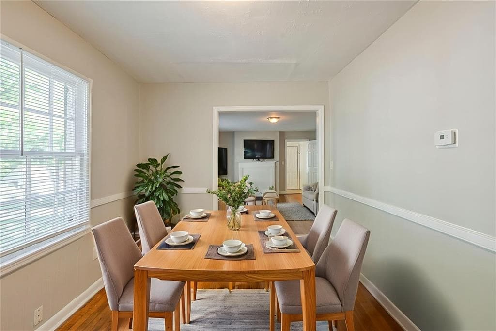 2 bedroom, 1 bathroom, 977 sq ft single family residence under contract at 1328 Lockhaven Circle, Atlanta, GA 30311 — photo 3