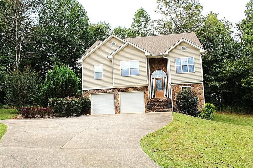 147 Crest Winds Drive, Clarkesville, GA 30523 — most recent listing photo