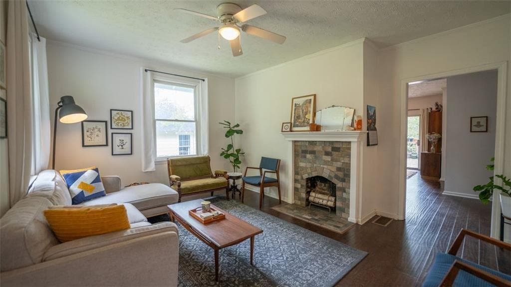 2 bedroom, 2 bathroom, 946 sq ft single family residence for sale at 2881 PARROTT Avenue, Atlanta, GA 30318 — photo 6