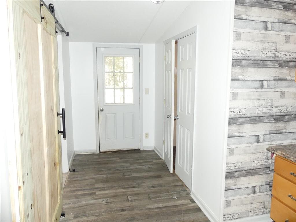5 bedroom, 3 bathroom, 1,820 sq ft single family residence for sale at 7012 Blueberry Ridge, Acworth, GA 30102
