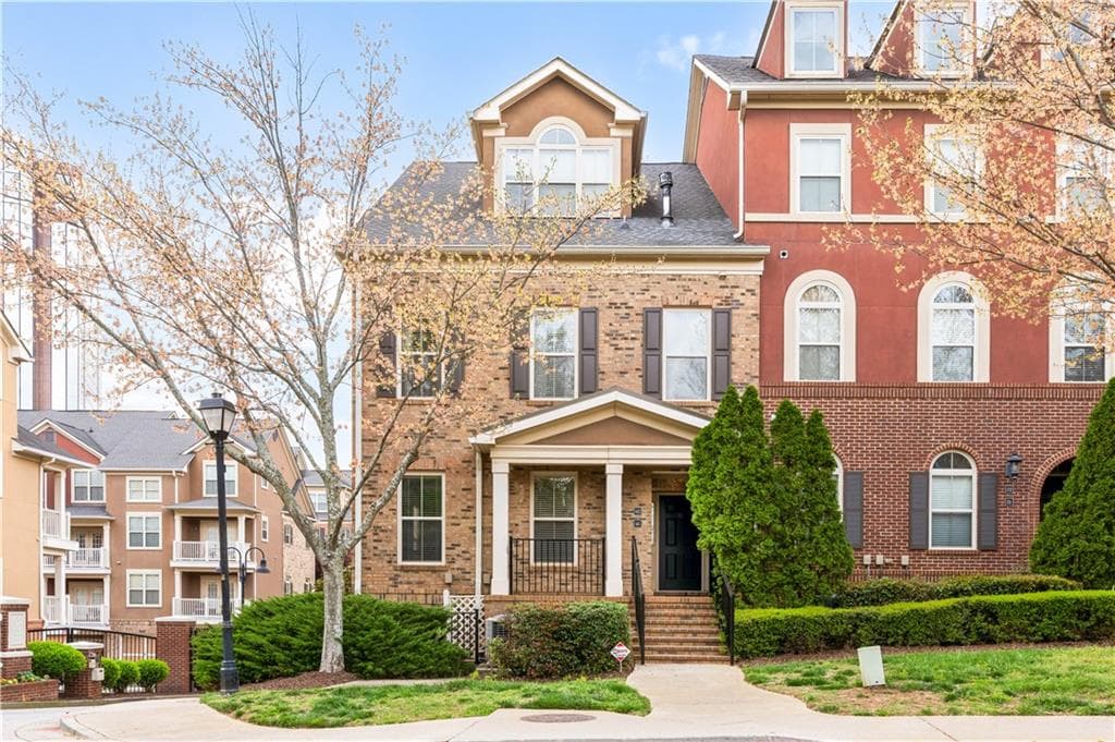 2 bedroom, 3 bathroom, 1,890 sq ft condominium sold at 142 Perimeter Walk, Atlanta, GA 30338