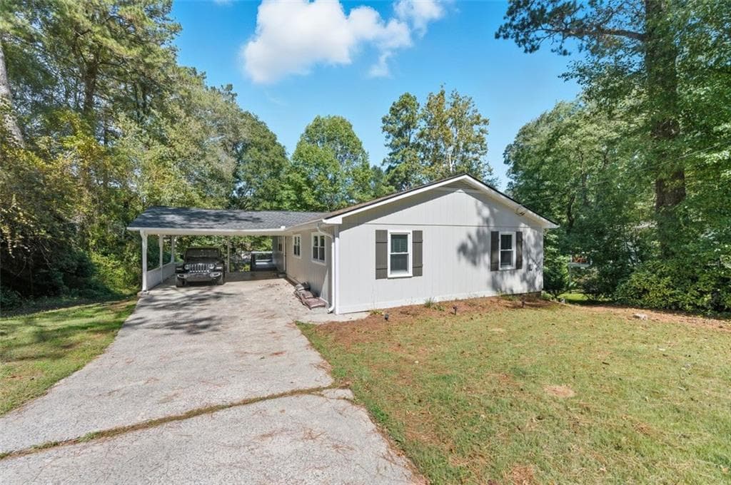 3 bedroom, 2 bathroom, 2,481 sq ft single family residence under contract at 2011 Shadowwood Drive, Marietta, GA 30066 — photo 2