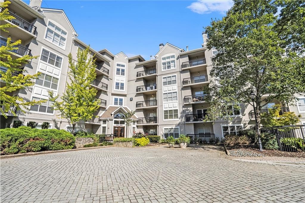 1 bedroom, 1 bathroom, 552 sq ft condominium sold at 2306 River Green Drive, Atlanta, GA 30327