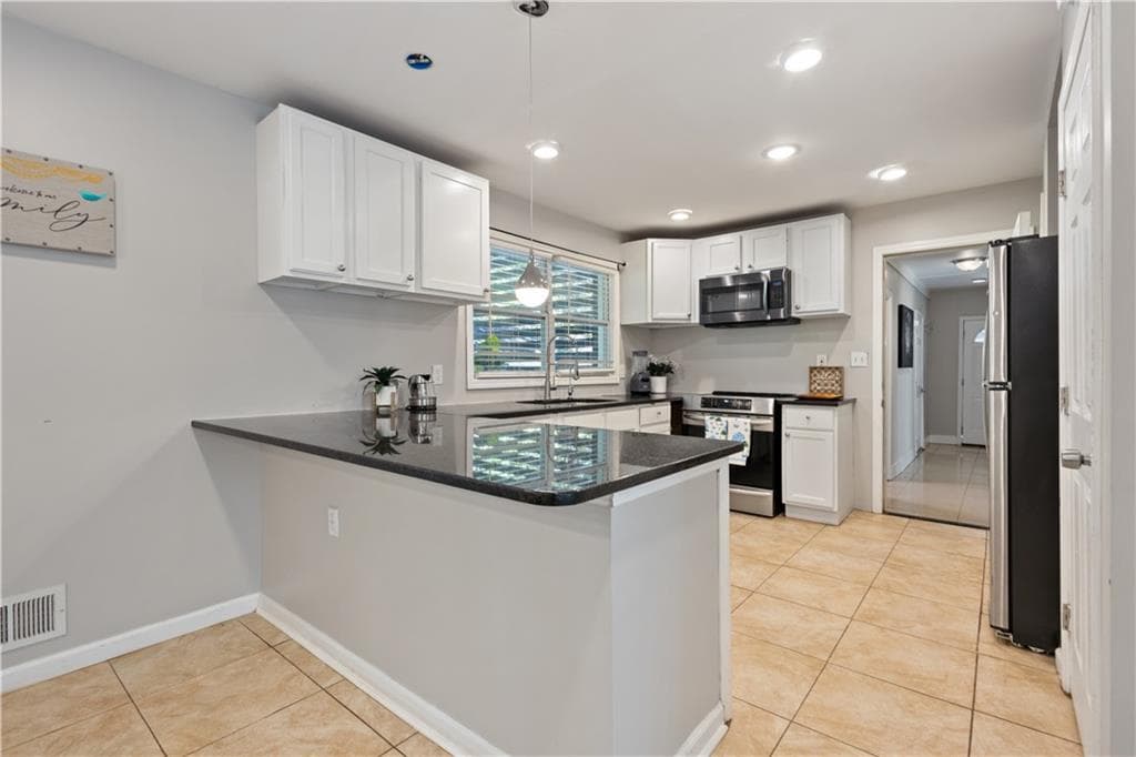 8 bedroom, 4 bathroom, 4,645 sq ft single family residence for sale at 154 Dollar Mill Road, Atlanta, GA 30331 — photo 8
