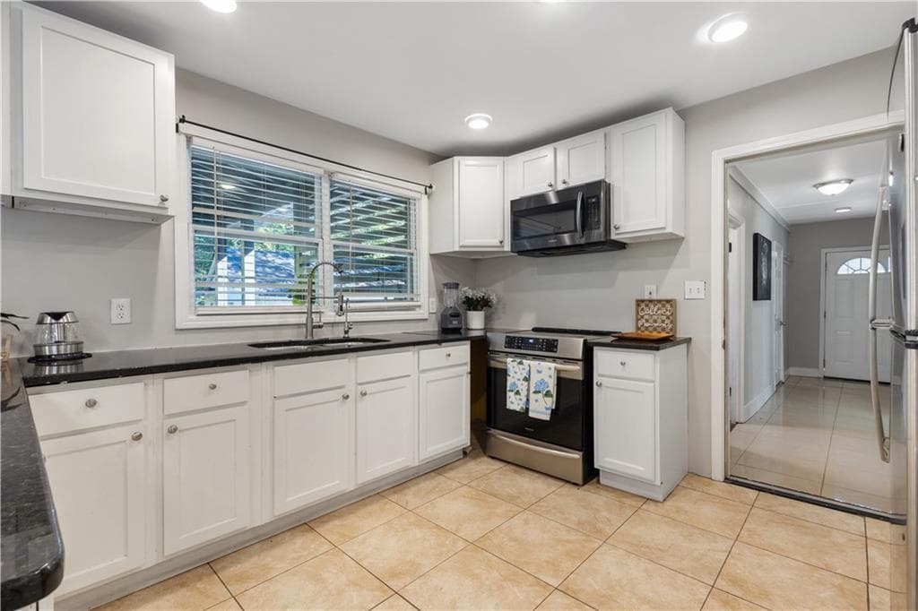 8 bedroom, 4 bathroom, 4,645 sq ft single family residence for sale at 154 Dollar Mill Road, Atlanta, GA 30331 — photo 10