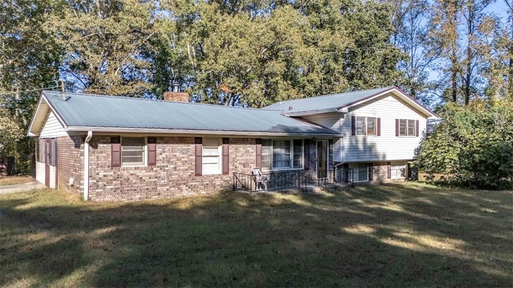 3 bedroom, 2 bathroom, 2,324 sq ft single family residence sold at 998 Hamrick Road, Bremen, GA 30110