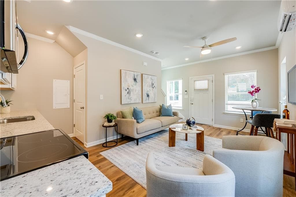 1 bedroom, 1 bathroom, 640 sq ft townhouse for sale at 958 Lawton Street, Atlanta, GA 30310 — photo 3