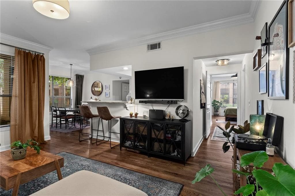 2 bedroom, 2 bathroom, 1,160 sq ft condominium sold at 3777 Peachtree Road NE 1602, Brookhaven, GA 30319