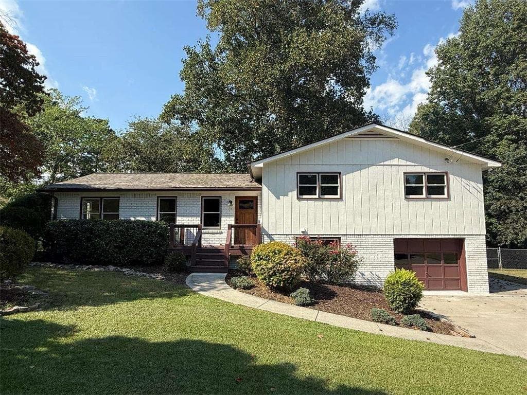 3 bedroom, 2 bathroom, 1,880 sq ft single family residence sold at 303 Council Bluff, Woodstock, GA 30188