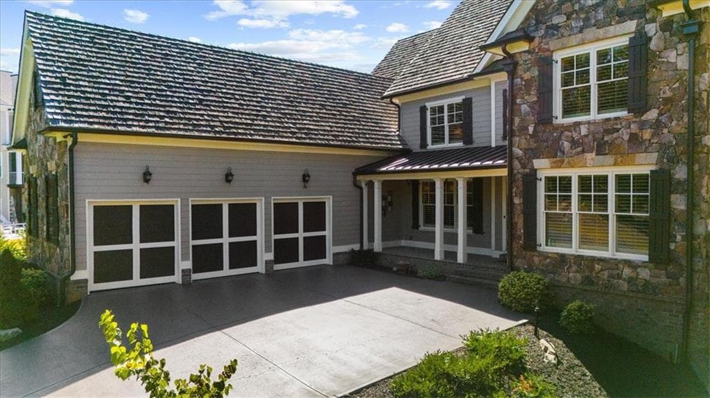 5 bedroom, 5 bathroom, 6,264 sq ft single family residence for sale at 25 River Sound Circle, Dawsonville, GA 30534 — photo 3