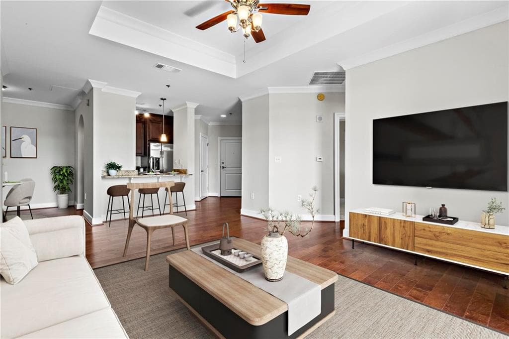 1 bedroom, 1 bathroom, 979 sq ft condominium sold at 325 E Paces Ferry Road 703, Atlanta, GA 30305