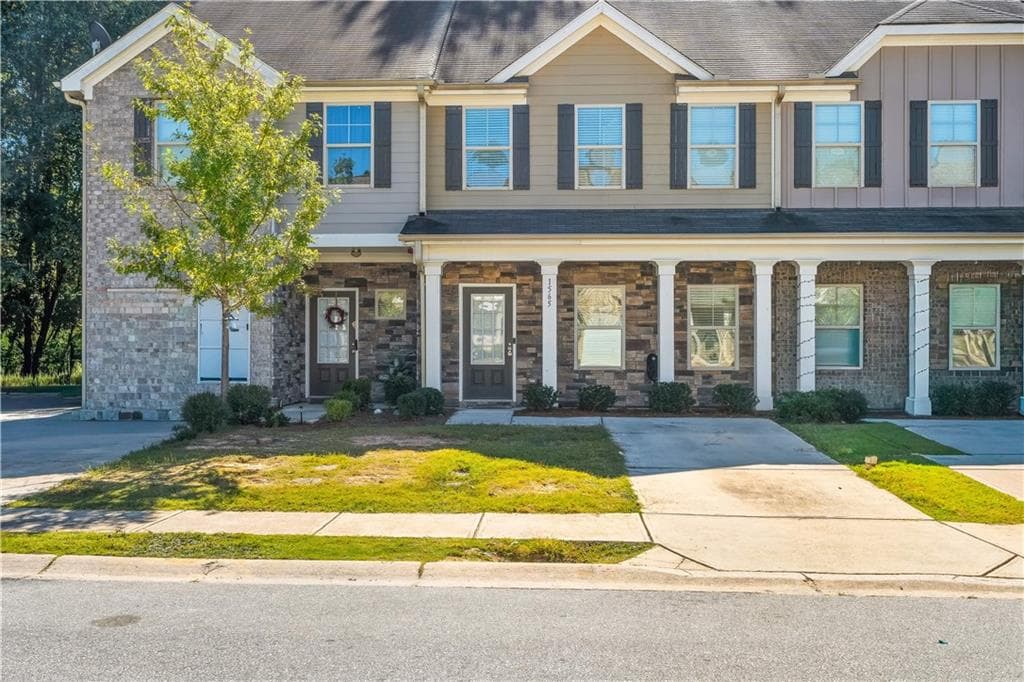 1565 Iris Walk