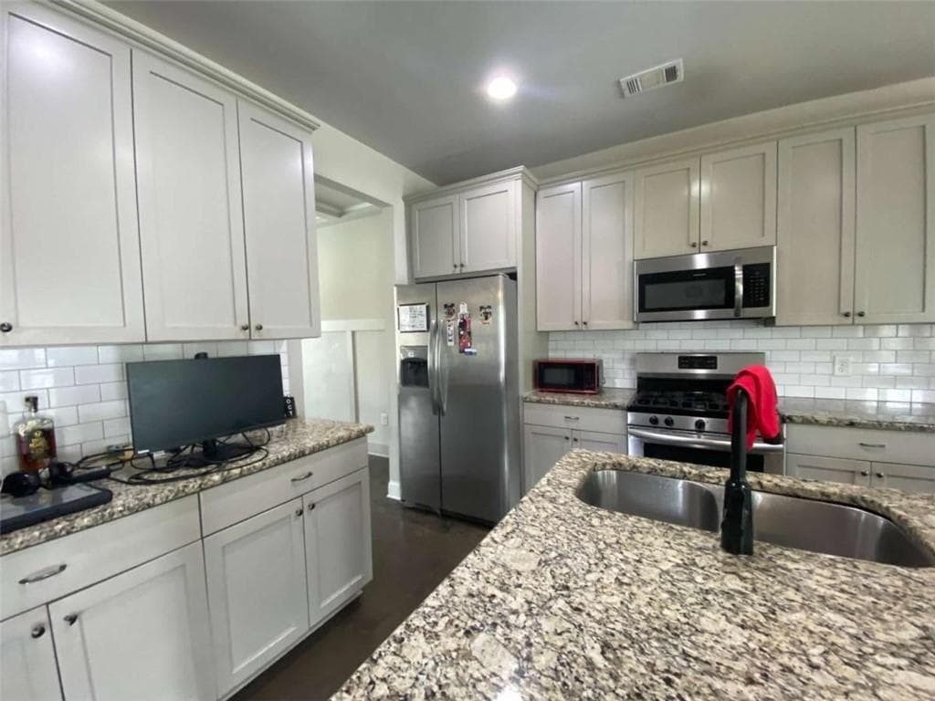 5 bedroom, 3 bathroom, 3,180 sq ft single family residence under contract at 2935 Centennial Drive, Conyers, GA 30013 — photo 9
