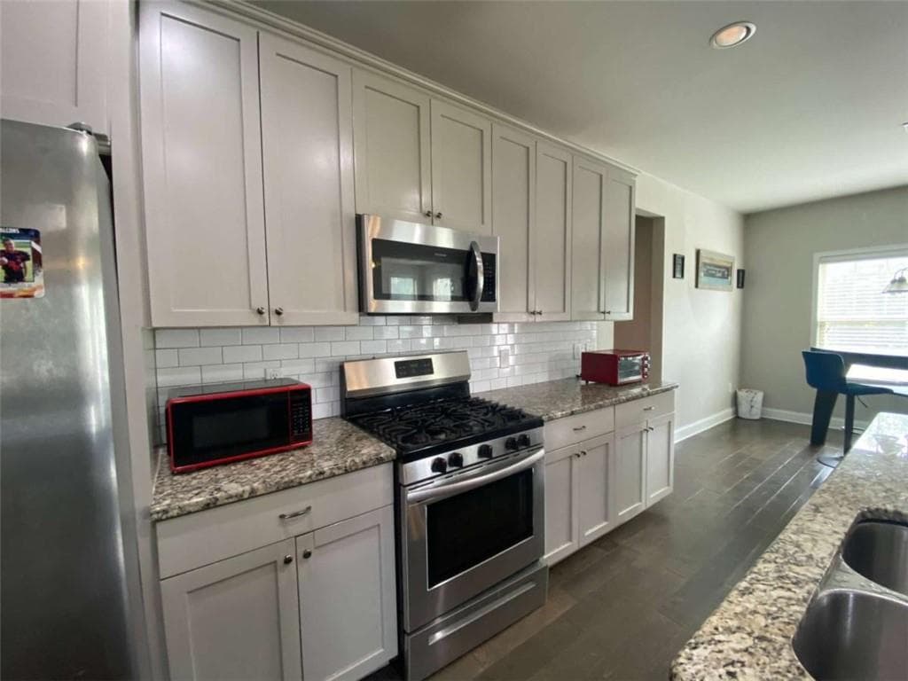 5 bedroom, 3 bathroom, 3,180 sq ft single family residence under contract at 2935 Centennial Drive, Conyers, GA 30013 — photo 10