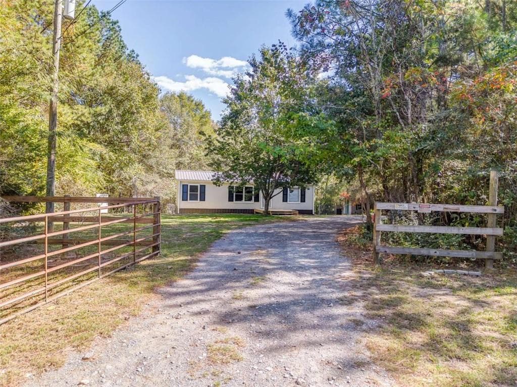 697A Donahoo Rd, Silver Creek, GA 30173 — most recent listing photo