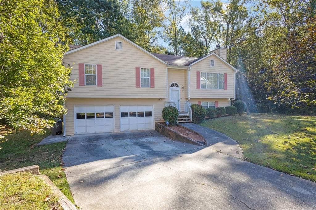 3 bedroom, 3 bathroom, 1,674 sq ft single family residence under contract at 7350 Earls Court, Douglasville, GA 30134 — photo 2