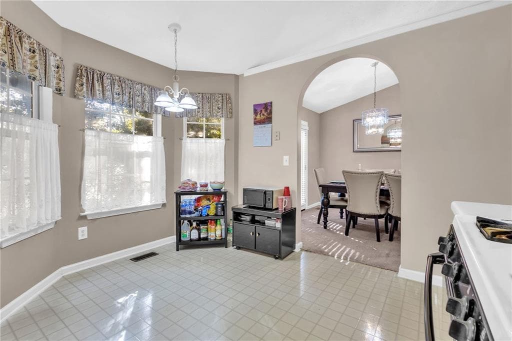 3 bedroom, 3 bathroom, 1,674 sq ft single family residence under contract at 7350 Earls Court, Douglasville, GA 30134 — photo 8