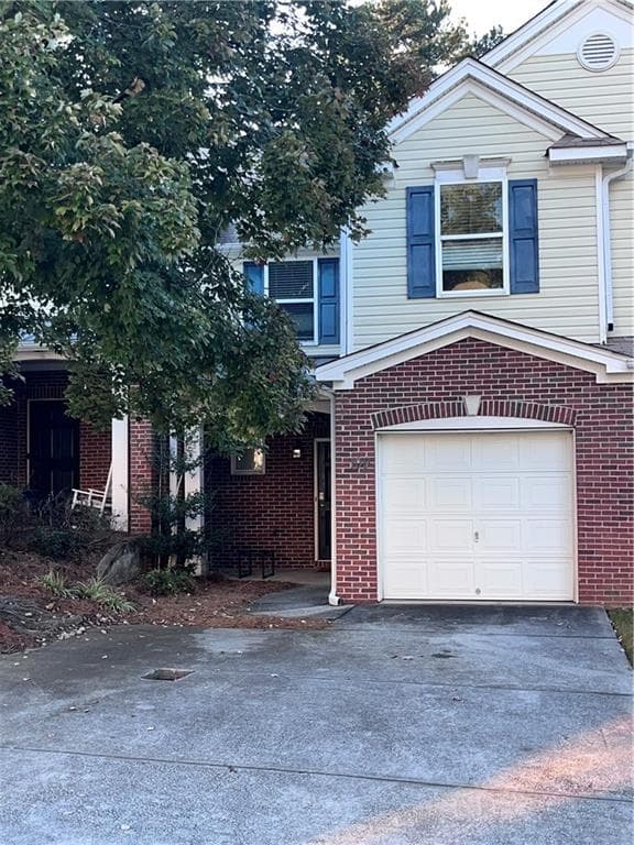 3 bedroom, 3 bathroom, 1,573 sq ft townhouse for sale at 109 Ellis Drive, Conyers, GA 30012 — photo 2
