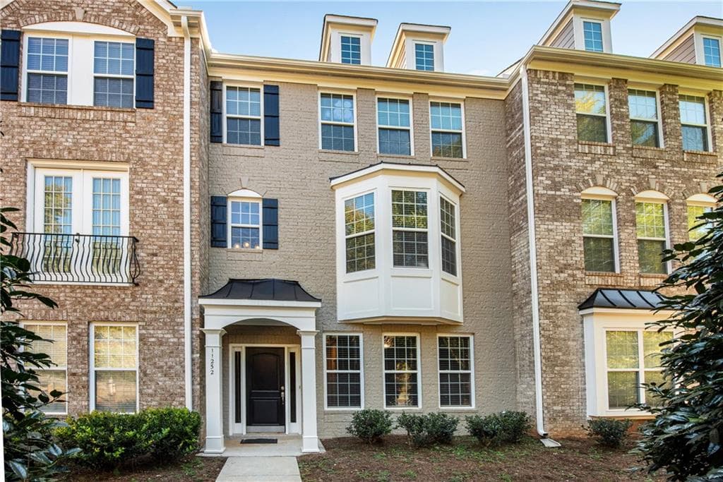 4 bedroom, 4 bathroom, 2,448 sq ft townhouse sold at 11252 Musette Circle, Alpharetta, GA 30009