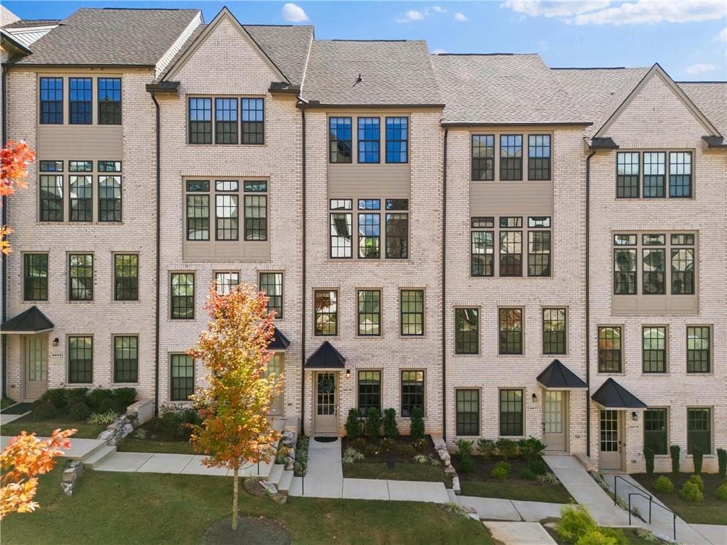 3 bedroom, 5 bathroom, 2,768 sq ft townhouse sold at 6679 Prelude Drive, Atlanta, GA 30328