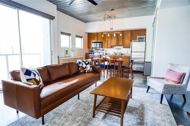2 bedroom, 2 bathroom, 1,015 sq ft condominium for rent at 620 Glen Iris Drive 524, Atlanta, GA 30308 for $4,000 a month — photo 2