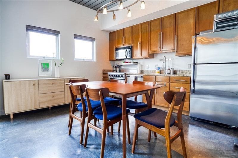 2 bedroom, 2 bathroom, 1,015 sq ft condominium for rent at 620 Glen Iris Drive 524, Atlanta, GA 30308 for $4,000 a month — photo 5