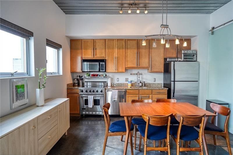 2 bedroom, 2 bathroom, 1,015 sq ft condominium for rent at 620 Glen Iris Drive 524, Atlanta, GA 30308 for $4,000 a month — photo 7