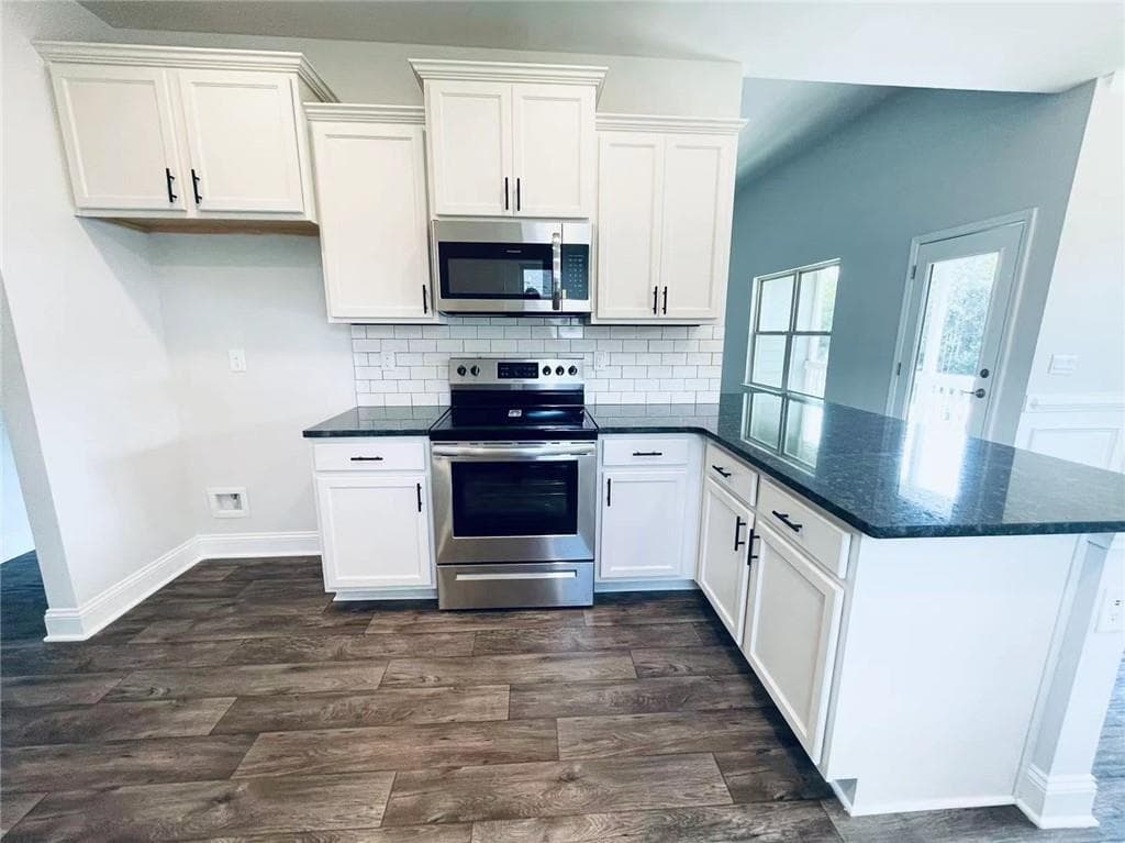 3 bedroom, 2 bathroom, 1,956 sq ft single family residence for sale at 2234 Remington Drive, Commerce, GA 30529 — photo 2