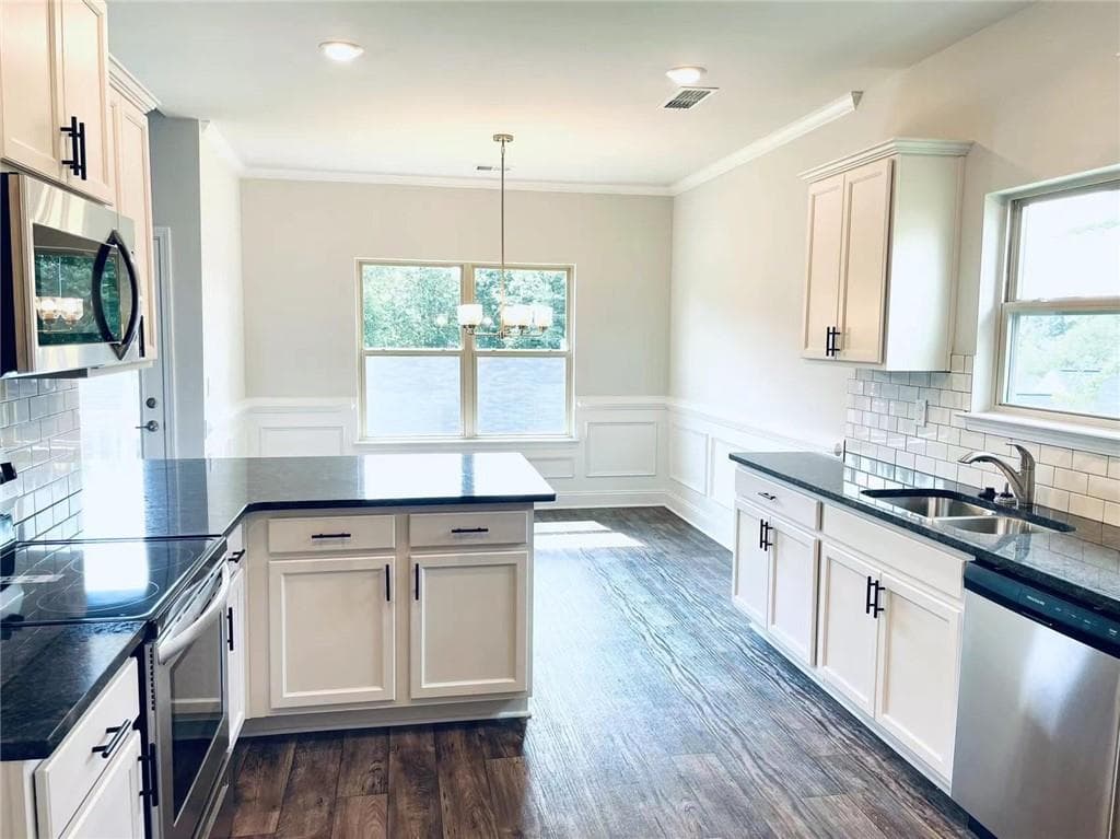 3 bedroom, 2 bathroom, 1,956 sq ft single family residence for sale at 2234 Remington Drive, Commerce, GA 30529 — photo 3
