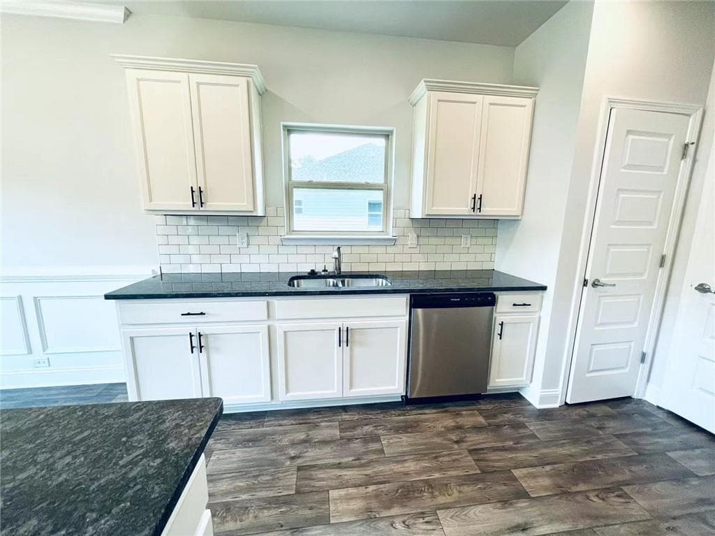 3 bedroom, 2 bathroom, 1,956 sq ft single family residence for sale at 2234 Remington Drive, Commerce, GA 30529 — photo 4