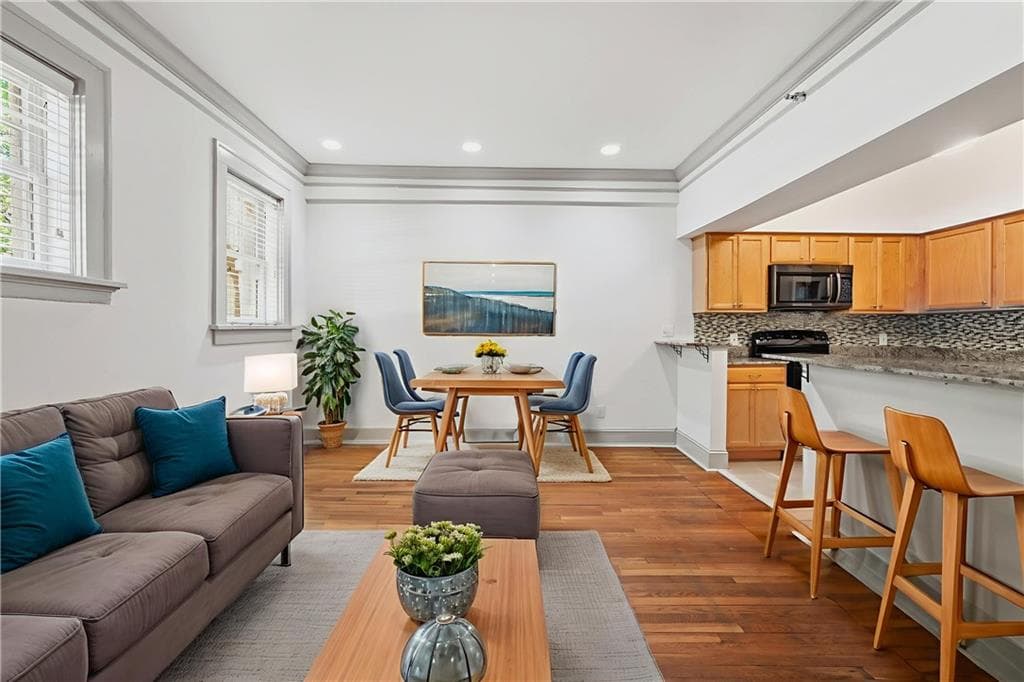 2 bedroom, 3 bathroom, 1,221 sq ft condominium sold at 2855 Peachtree Road 110, Atlanta, GA 30305