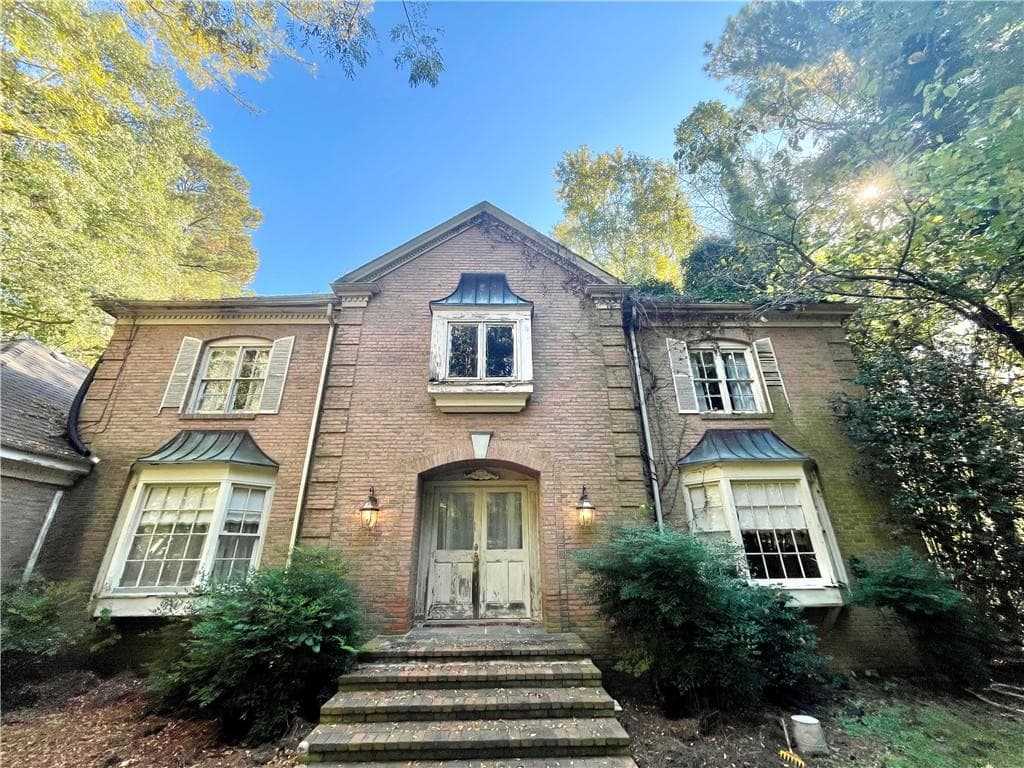 6 bedroom, 4 bathroom, 3,287 sq ft single family residence under contract at 10588 Fitzgerald Road, Jonesboro, GA 30238