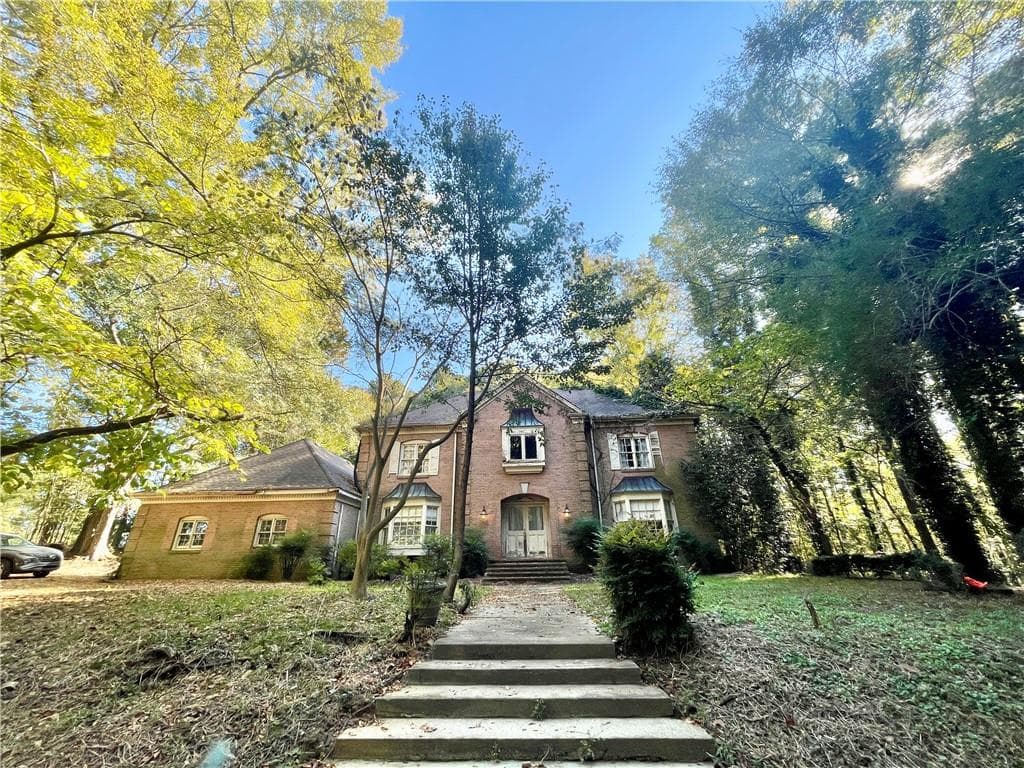 6 bedroom, 4 bathroom, 3,287 sq ft single family residence under contract at 10588 Fitzgerald Road, Jonesboro, GA 30238 — photo 2