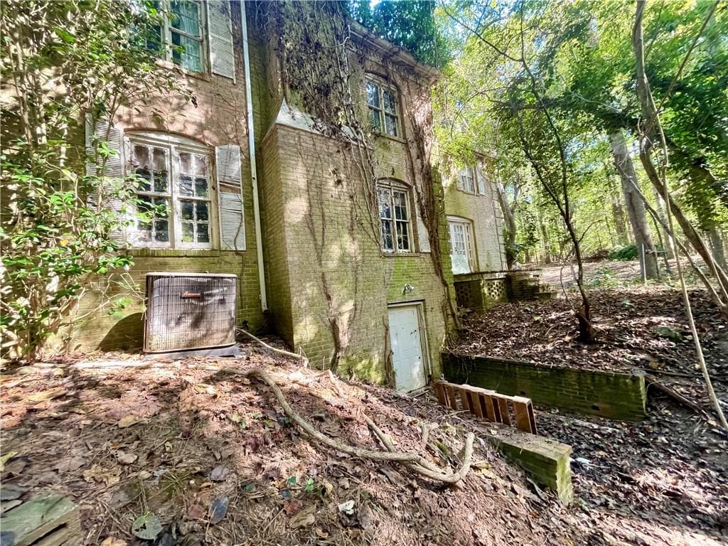 6 bedroom, 4 bathroom, 3,287 sq ft single family residence under contract at 10588 Fitzgerald Road, Jonesboro, GA 30238 — photo 5