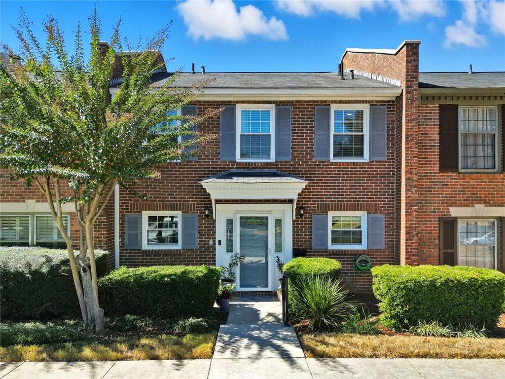 3 bedroom, 3 bathroom, 1,680 sq ft condominium sold at 3333 York Place, Decatur, GA 30032