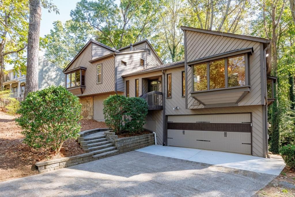 3 bedroom, 3 bathroom, 2,191 sq ft single family residence sold at 2864 Sudbury Court, Marietta, GA 30062