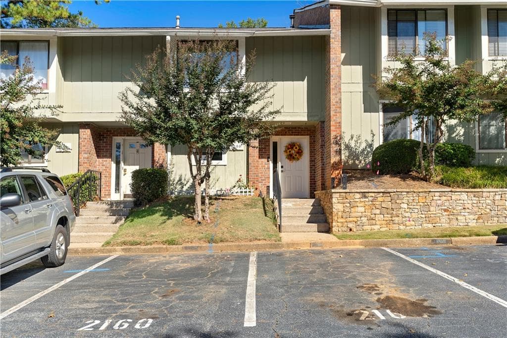 2 bedroom, 3 bathroom, 1,426 sq ft condominium sold at 2160 Palmyra Drive, Marietta, GA 30067