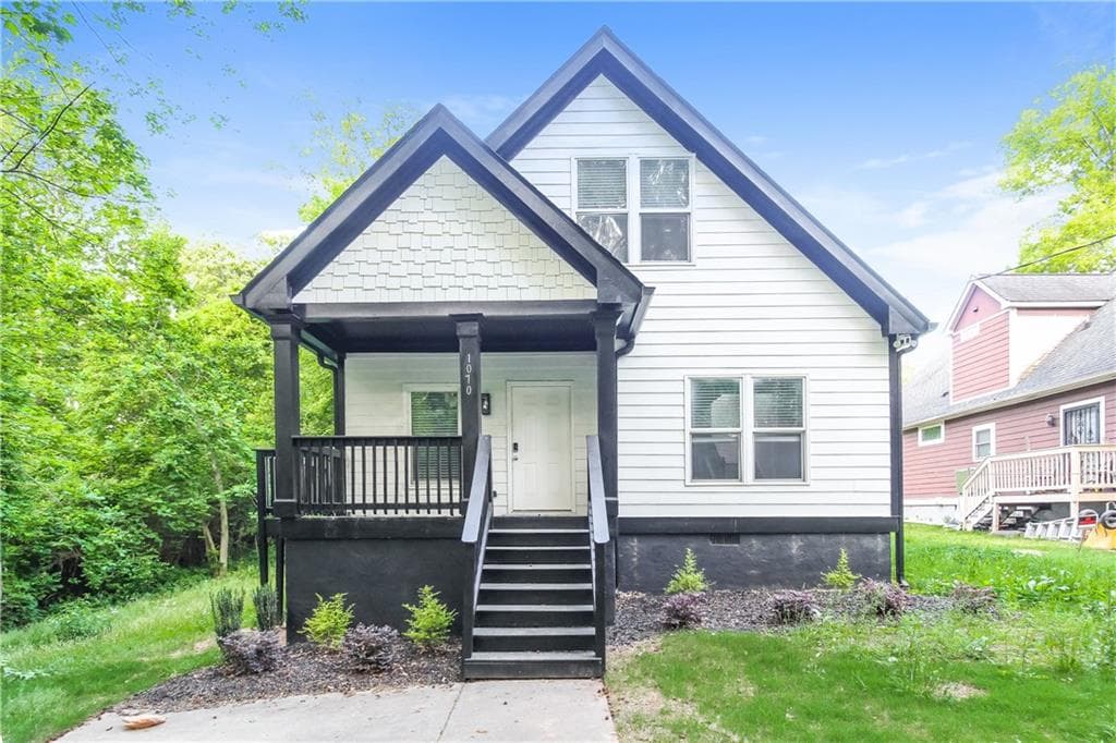 4 bedroom, 2 bathroom, 2,132 sq ft single family residence sold at 1070 4th Street, Atlanta, GA 30318
