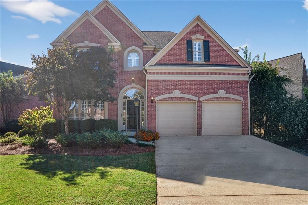 4 bedroom, 4 bathroom, 2,636 sq ft single family residence sold at 2718 Vinings Oak Drive, Atlanta, GA 30339