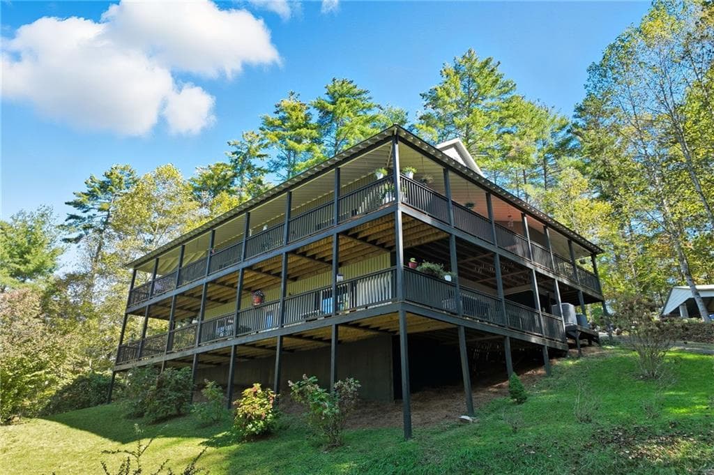5 bedroom, 3 bathroom, 3,108 sq ft single family residence under contract at 136 Ross Road, Mineral Bluff, GA 30559 — photo 6