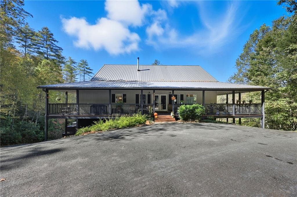 5 bedroom, 3 bathroom, 3,108 sq ft single family residence under contract at 136 Ross Road, Mineral Bluff, GA 30559 — photo 4