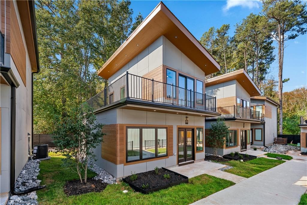 2 bedroom, 1 bathroom, 748 sq ft condominium sold at 6305 Shannon Parkway UNIT 111, Union City, GA 30291