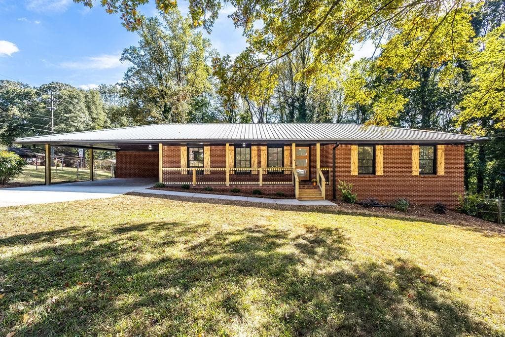 3 bedroom, 2 bathroom, 2,305 sq ft single family residence sold at 1075 Lanier Drive, Marietta, GA 30060