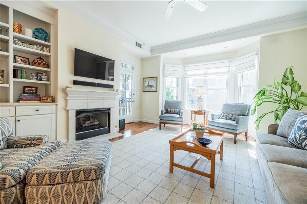 1 bedroom, 1 bathroom, 1,119 sq ft condominium sold at 850 Piedmont Avenue 1301, Atlanta, GA 30308