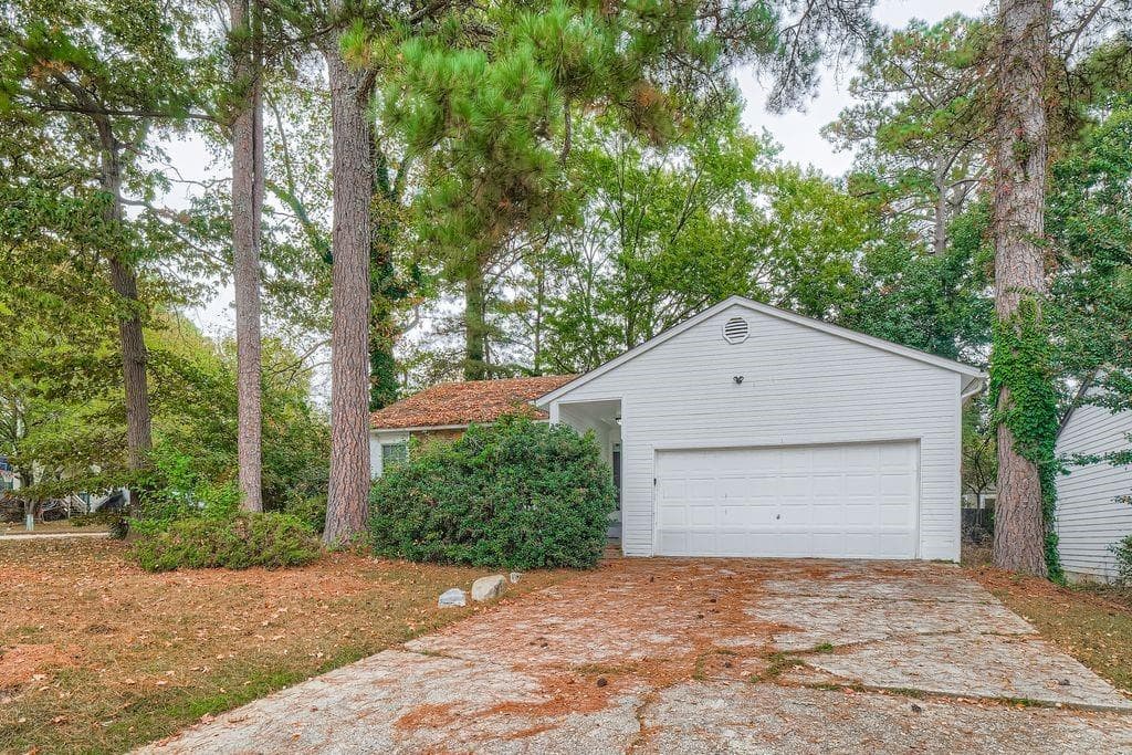 3 bedroom, 2 bathroom, 1,453 sq ft single family residence sold at 2034 Corners Circle, Lithonia, GA 30058
